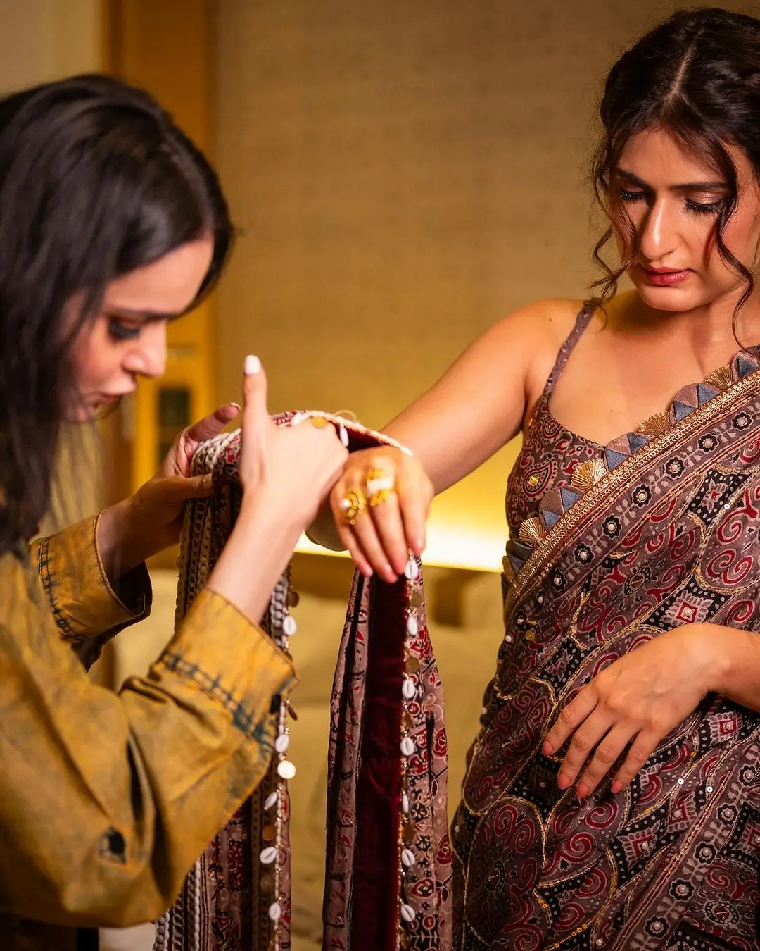 Fatima Sana Shaikh In Maroon Saree Sleeveless Blouse